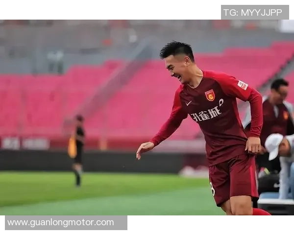 巾帼锋线风采尽显足球女生中锋球星荣耀时刻