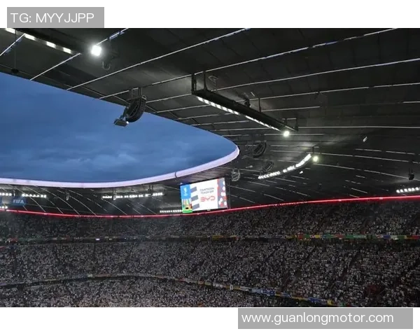 绿茵场上巨星相遇真情握手见证友谊与尊重