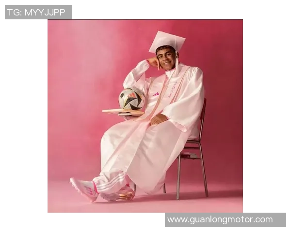 足球巨星亲手赠送签名足球鞋传递温暖力量点燃青少年逐梦激情